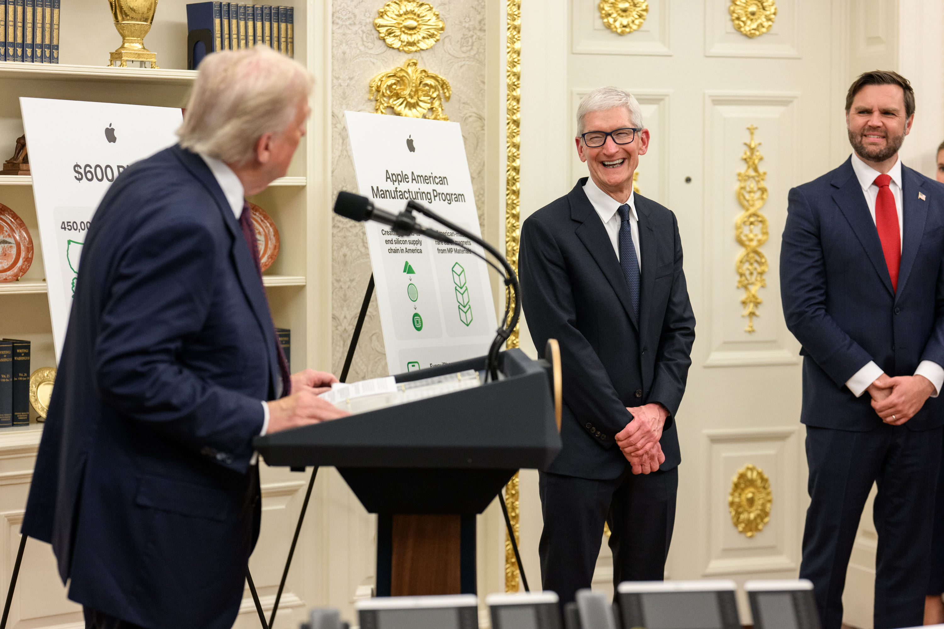 Apple ќе инвестира 600 милијарди долари во САД