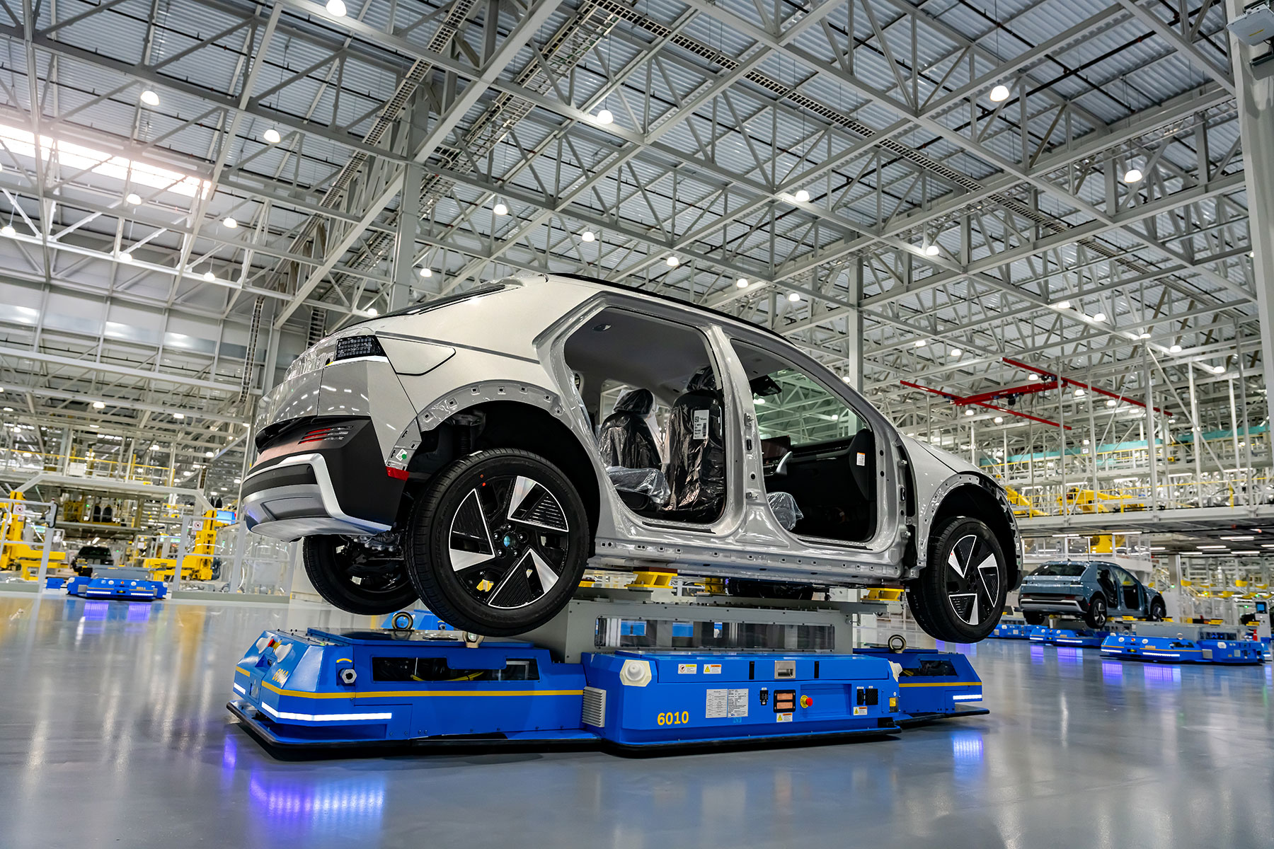 500 лица приведени во фабриката на Hyundai во САД, Трамп бара почитување на имиграциските закони