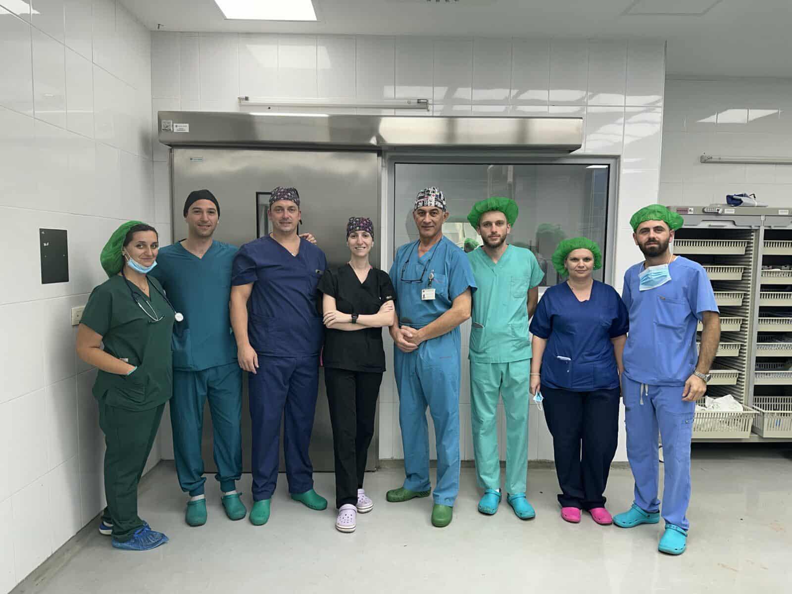 На Клиниката за ортопедија извршена најсложена трансплантација на коска